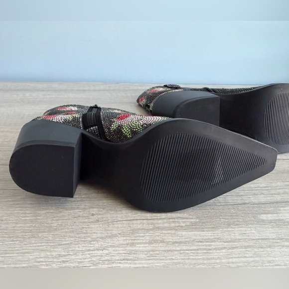 Wild Pair Women’s Black Lacey Floral Bling Booties Size 6 - Picture 8 of 11